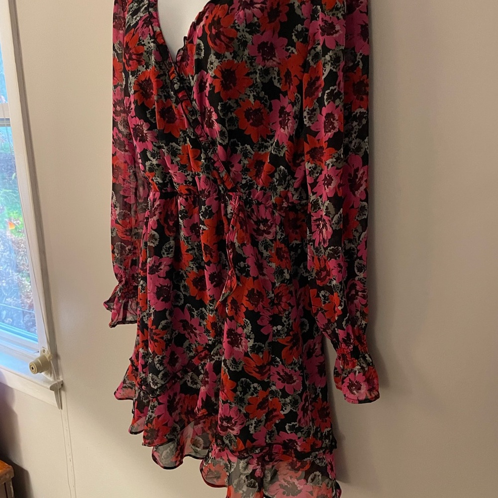 H&M size medium dress pink black red floral - Picture 2 of 11